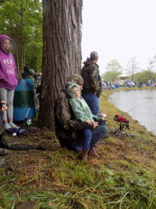 kids fishing